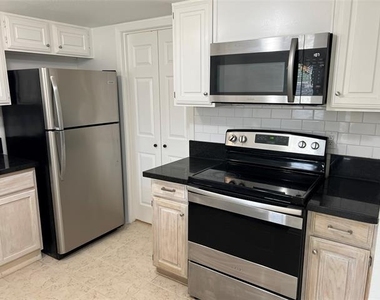 12828 Woodbend Court - Photo Thumbnail 14