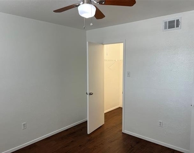 12828 Woodbend Court - Photo Thumbnail 32