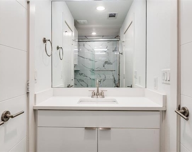 1828 N Garrett Avenue - Photo Thumbnail 9