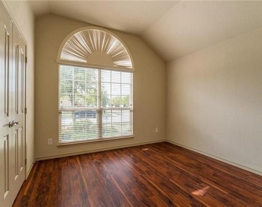 3003 Belmont Court - Photo Thumbnail 17