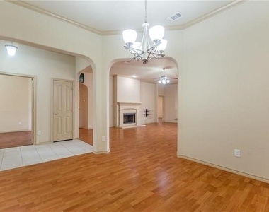 3003 Belmont Court - Photo Thumbnail 2