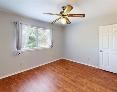 7913 Rice Drive - Photo Thumbnail 15