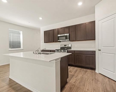 125 Arbor Drive - Photo Thumbnail 8