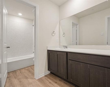 125 Arbor Drive - Photo Thumbnail 24