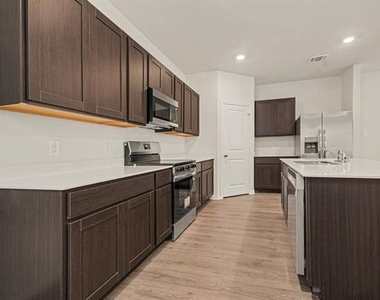125 Arbor Drive - Photo Thumbnail 10