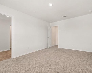125 Arbor Drive - Photo Thumbnail 12