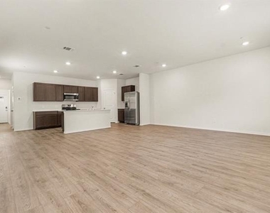 125 Arbor Drive - Photo Thumbnail 5