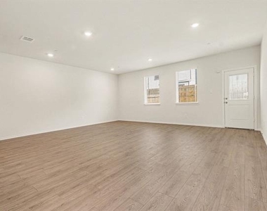 125 Arbor Drive - Photo Thumbnail 3