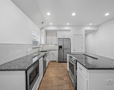 607 E Carter Street - Photo Thumbnail 4