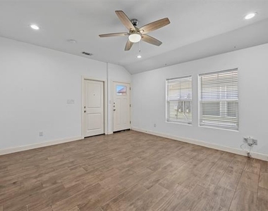 607 E Carter Street - Photo Thumbnail 8