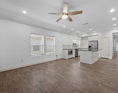607 E Carter Street - Photo Thumbnail 2