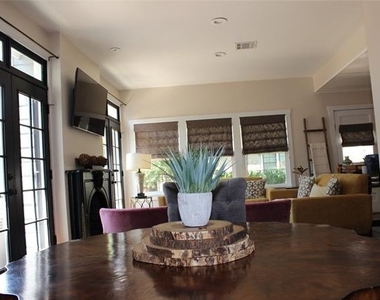 420 E Franklin Street - Photo Thumbnail 8