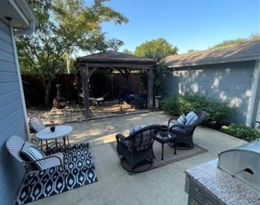420 E Franklin Street - Photo Thumbnail 15