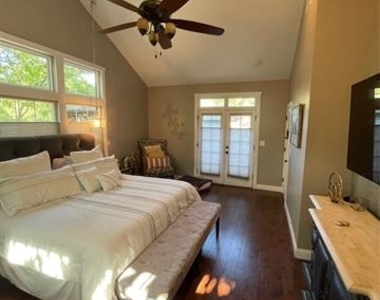 420 E Franklin Street - Photo Thumbnail 12