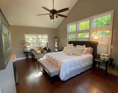 420 E Franklin Street - Photo Thumbnail 11