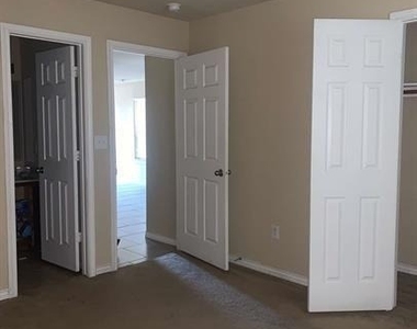 927 Parkplace Road - Photo Thumbnail 3
