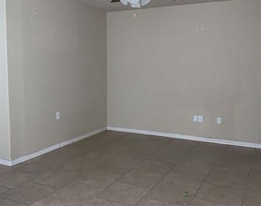 927 Parkplace Road - Photo Thumbnail 2
