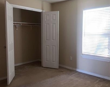 927 Parkplace Road - Photo Thumbnail 4