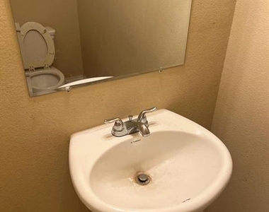 927 Parkplace Road - Photo Thumbnail 7