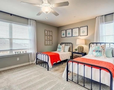 4430 Prairie Crossing - Photo Thumbnail 9