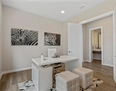 5322 Statesman Lane - Photo Thumbnail 3