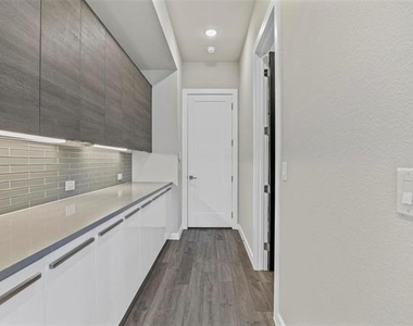 5322 Statesman Lane - Photo Thumbnail 12
