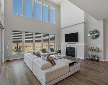 5322 Statesman Lane - Photo Thumbnail 9