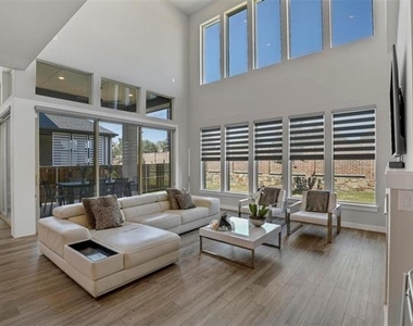 5322 Statesman Lane - Photo Thumbnail 6