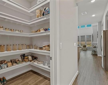 5322 Statesman Lane - Photo Thumbnail 14