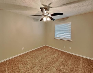 5905 Nanci Drive - Photo Thumbnail 10