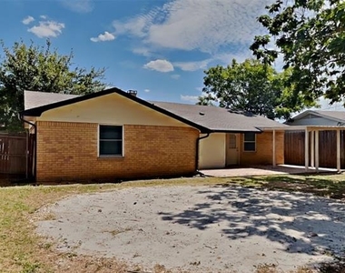 5905 Nanci Drive - Photo Thumbnail 15