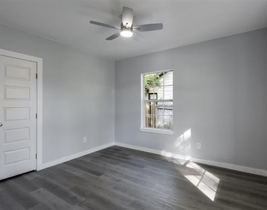 1507 N Preston Street - Photo Thumbnail 9