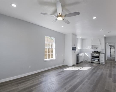 1507 N Preston Street - Photo Thumbnail 3