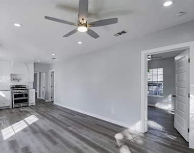 1507 N Preston Street - Photo Thumbnail 4