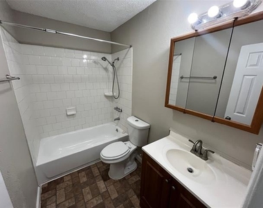 2223 Houston Street - Photo Thumbnail 5