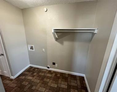 2223 Houston Street - Photo Thumbnail 6