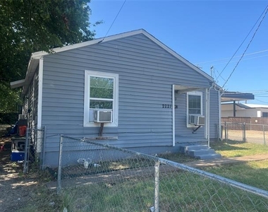 2223 Houston Street - Photo Thumbnail 11