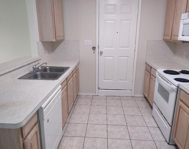 3101 Cape Cod Court - Photo Thumbnail 7