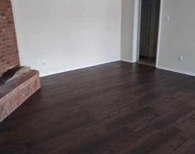 3101 Cape Cod Court - Photo Thumbnail 2