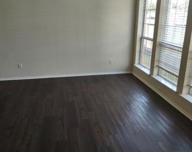 3101 Cape Cod Court - Photo Thumbnail 11