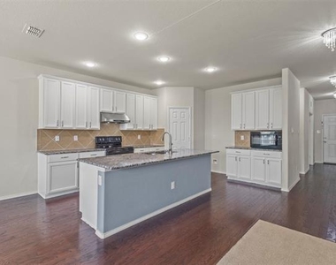2421 Buelingo Lane - Photo Thumbnail 6
