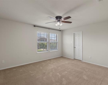 2421 Buelingo Lane - Photo Thumbnail 32