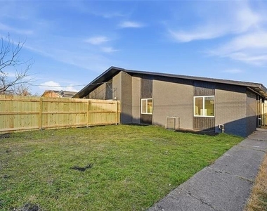 1729 R Avenue - Photo Thumbnail 12