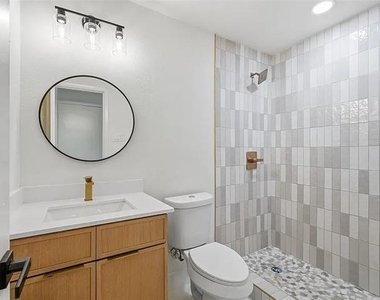 1729 R Avenue - Photo Thumbnail 6