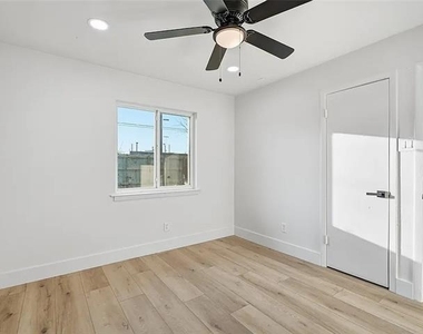 1729 R Avenue - Photo Thumbnail 10