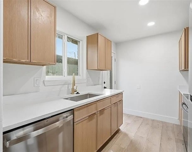 1729 R Avenue - Photo Thumbnail 4