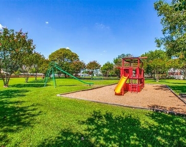 15542 Earlport Circle - Photo Thumbnail 17