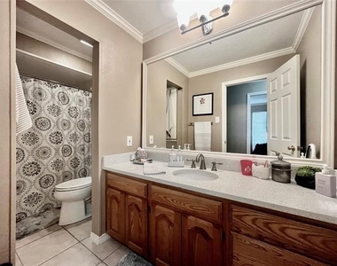 15542 Earlport Circle - Photo Thumbnail 12