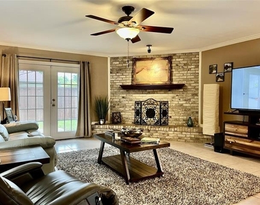 15542 Earlport Circle - Photo Thumbnail 1