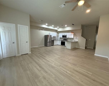 230 Heritage Court - Photo Thumbnail 2